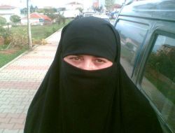 Sabıkalı Hırsız, Tanınmamak İçin Çarşafa Girdi