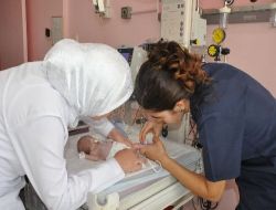 Sıcaklarda Bebeği Kundağa Sarmayın!