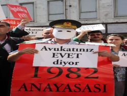 'evet' Diyen Avukatlardan, Baro Önünde Cübbeli Eylem
