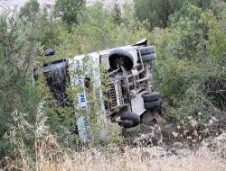 Yolcu Otobüsü Dereye Uçtu: 5 Yaralı!