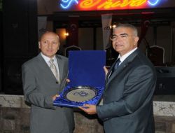 Üstün Hizmet Ödülü Alan Mahmut Yeşil'e Plaket Verildi