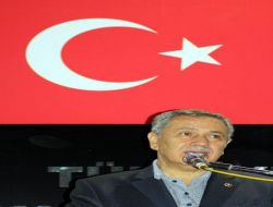 Bülent Arınç: "Yeni Bir Anayasa Yapmaya Hem Yasal Hem Psikolojik Engeller Var!"