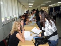 Eskişehir Osmangazi Üniversitesi Öğrenciler İçin Kayıt Danışma Büroları Açtı