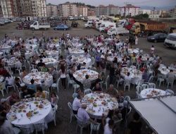 Yeddiemin Otoparkında İftar Verildi