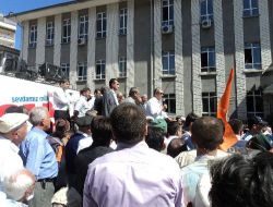 Bülent Arınç:darbe Zihniyetini Kabul Etmeyen Her Aklı Başında İnsanın 'evet' Demesi Gerekir