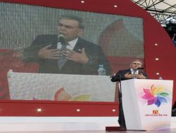 İzmir Fuarı'nın Açılışında Chp'lilerden Protesto
