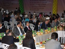 Moskova Ramazan Çadırında Türkler Sofralarını Engelli Ve Gazilerle Paylaştı