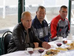 Putin, Bir Litre Benzine 80 Centi Pahalı Buldu!