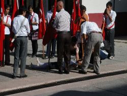 30 Ağustos Kutlamalarında Aşırı Sıcaktan İki Öğrenci Bayıldı