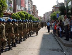 Zafer Bayramı'nda Komandolara Alkış