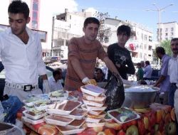 Urfa'nın Lezzetli Çiğ Köftesi Yüksekova'da