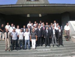 Menderes'in Mezarı Başında Anayasa Değişikliğine 'evet' Dediler