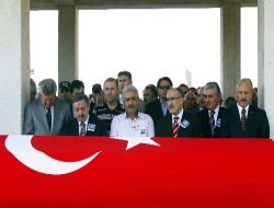 Diyarbakır'da Şehit Olan Polis Memuru Ankara'da Toprağa Verildi