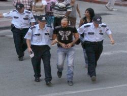 Çocuk Kavgasını Ayırmak Yerine Büyüten Zanlıların Evinde Silah ve Mermi Bulundu!