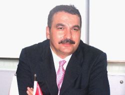 Timuroğlu: Anayasa Değişikliği Ekonomi Dışı, Çevrelerin Ekonomi Üzerindeki Baskısını Azaltacak