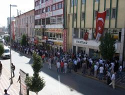 Üniversite Öğrencilerinin Kuyruk Çilesi