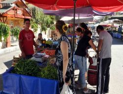 Kuşadası'nın İlk Üretici Semt Pazarı Ege Mahallesi'nde Kuruldu