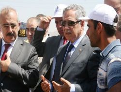 Arınç: "Yunanistan'da Maaşlarda Yüzde 10 Kesinti Yapılırken Türkiye'de Maaşlara Zam Yapılmasına Hamd Ediyorum"