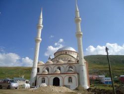 Kazıkbeli Yaylasında Yapımı Devam Eden Yeni Camii Yardım Bekliyor