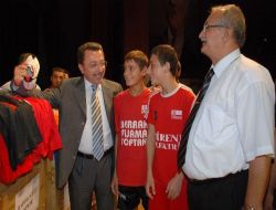 Seyhan Belediyesi Amatör Takımlara Malzeme Yardımı Yaptı