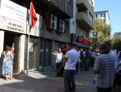 İşsizler Maaş İçin Kuyruğa Girdi!
