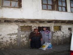 Fakirler Yararına Hayır Çarsısı Açıldı