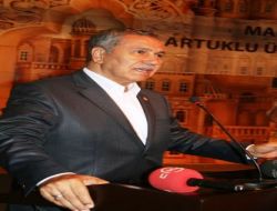 Arınç: "Mücadelemiz Demokrasi Mücadelesidir, Bir Darbe Ürünü Anayasayı Elimde Tutmaktan Utanıyorum"