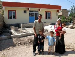 Yangında Evi Yanan Gül Ailesi, Yeni Evine Kavuştu