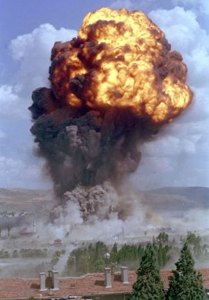 Endonezya'da patlamalar: 10'dan fazla ölü!