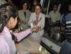 Milletvekili Dilek Yüksel, Helva Dağıttı