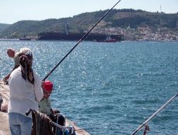 Dev Yüzer Havuz Çanakkale Boğazı'nı Kapattırdı