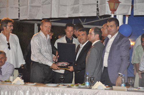 Başbakan'la iftara katılan MHP'li Ongun'dan 'evet' desteği