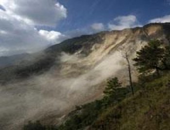 Toprak Kayması Sonucu 36 Kişi Öldü!