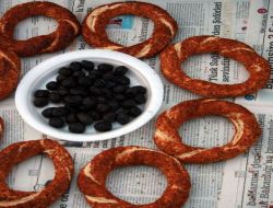 Ramazan'da Satışlar Durunca, Simitçiler Pideye Yöneldi