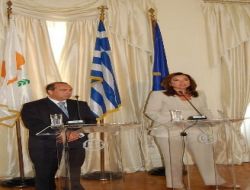 Rum Dışişleri Bakanı Kipriyanu Atina'da