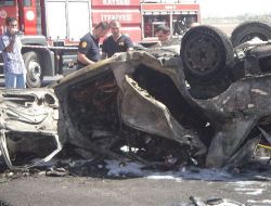 Kayseri'deki Trafik Kazasında 3 Kişi Yanarak Öldü, Bir Kişi Yaralandı