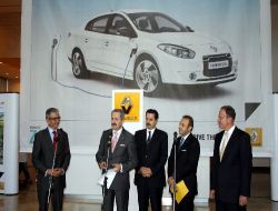 Bakan Çağlayan: "Elektrikli Otomobil Piyasaya Çıktığı Zaman 100 Bin Adet İsrail'e İhraç Edilecek!"