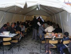 Yıldızeli Belediyesi'nin İftar Çadırından 180 Kişi Faydalanıyor