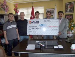 Agiad, Pakistan İçin Topladığı Yardımı Kimse Yok Mu Derneği'ne Teslim Etti