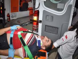 Hemzemin Geçitte Kaza: Baba İle 2 Yaşındaki Oğlu Ağır Yaralandı