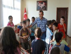 Of Kaymakamlığı Bayram Öncesi Çocukları Sevindirdi