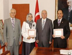 Denizli Valisi Erkmen, Eğitime Katkı Yapan İki Muhtara Takdir Belgesi Verdi