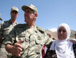 8. Kolordu Komutanlığı Deprem Bölgesine Yardım Malzemesi Götürdü