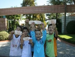 Cumhurbaşkanı Gül'den Kapısında Bekleyen Çocuklara 50 Tl Bayram Harçlığı