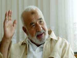 Bediüzzaman'ın Talebesi, Çavuşesku'ya Kur'an Kursu Açtırmış