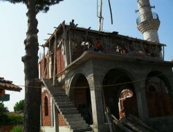 Bayramda Cami İnşaatında Çalışan Tatarlar, Yardım Bekliyor