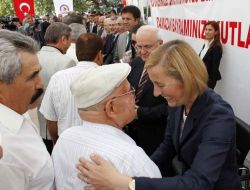 Bakan Kavaf, Pakistan'a Yardım Çağrısında Bulundu!