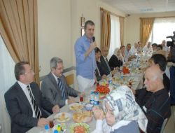 Ak Parti Teşkilatı Huzurevi Sakinleriyle Kahvaltı Yaptı