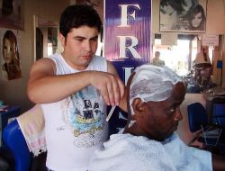 Turistler, Saç Ve Sakal Tıraşını 'daha Ucuz' Diye Türkiye'de Oluyor