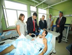 Bornova Kaymakamı Ve Belediye Başkanı Huzurevini Ziyaret Etti